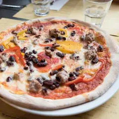 Rzeczywista kaloryczność średniej pizzy - fakty, które Cię zaskoczą