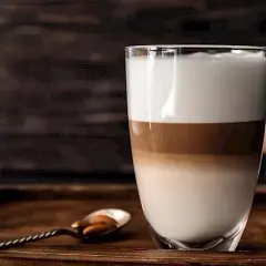 Ile kalorii ma latte - kompletny poradnik o kaloryczności tego napoju
