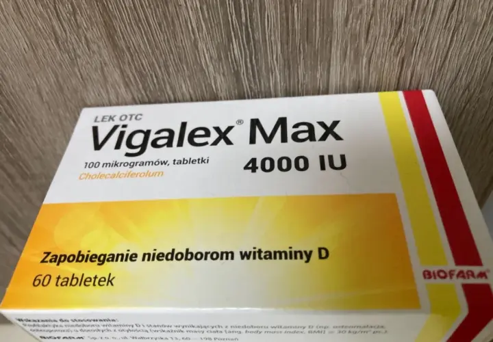 Opakowanie leku Vigalex Max 4000 IU, 60 tabletek, zapobiegające niedoborom witaminy D.