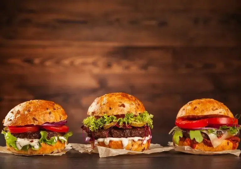 Prawda o hamburgerach: ile kalorii ma ten popularny fast food - fakty